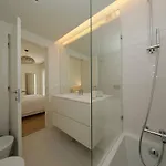 Modern 2Br Apartment With Garden & Pool Lägenhet