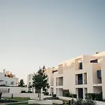 Modern 2Br Apartment With Garden & Pool Lägenhet *