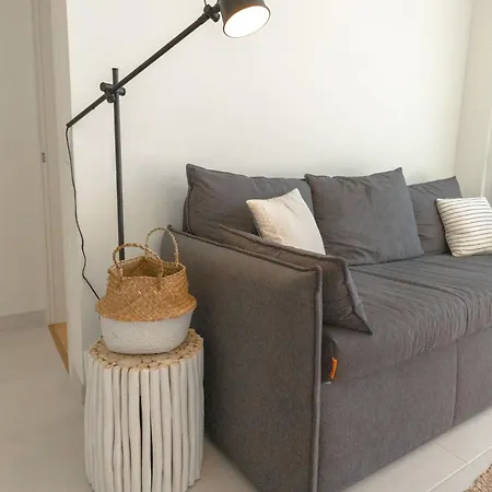 Modern 2br With Garden & Pool Apartman