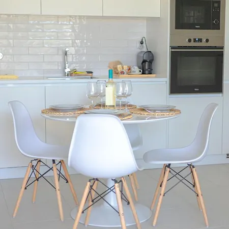 Apartman Modern 2br With Garden & Pool *