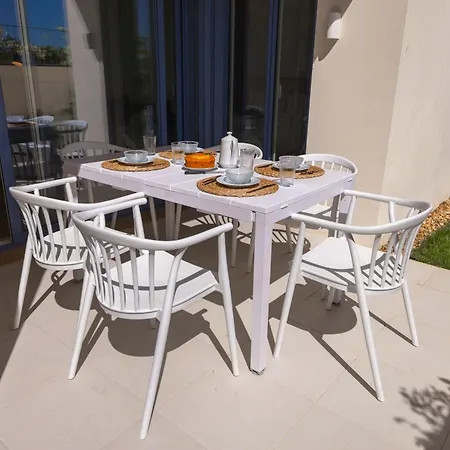 Modern 2br With Garden & Pool Appartement *