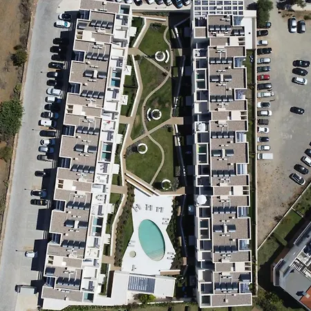 Apartman Modern 2br With Garden & Pool