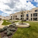 Modern 2br With Garden & Pool Διαμέρισμα *